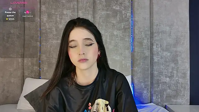 Snapshot of MeganR_ chatting on November 22, 3:27 am MeganR online show from November 22, 3:27 am