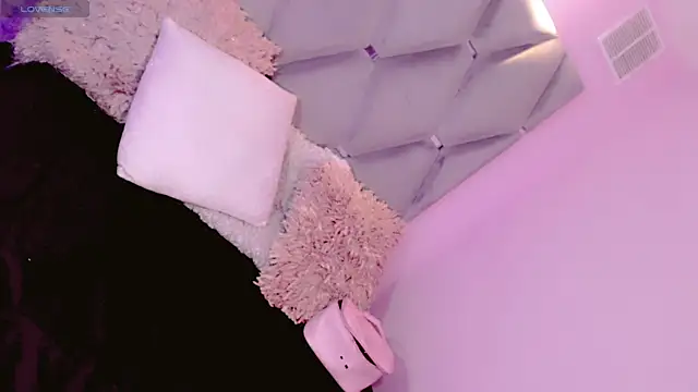 Saraa Jone online show from December 5, 4:22 am