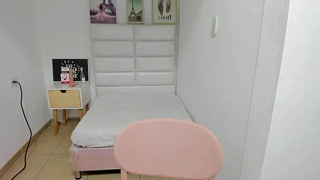 Snapshot of amyalvarez chatting on February 15, 3:22 pm amyalvarez online show from February 15, 3:22 pm