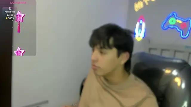 StiwenTwink online show from December 19, 11:51 pm