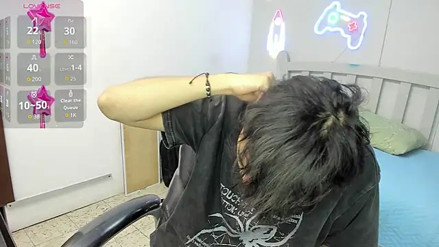 Snapshot of StiwenTwink chatting on December 15, 2:12 pm StiwenTwink online show from December 15, 2:12 pm