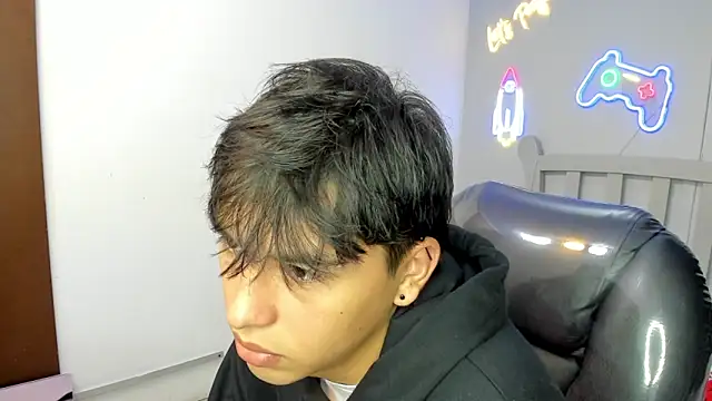 Snapshot of StiwenTwink chatting on October 29, 1:32 pm StiwenTwink online show from October 29, 1:32 pm