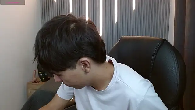 StiwenTwink online show from March 18, 9:37 pm