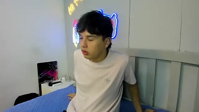 Snapshot of StiwenTwink chatting on November 22, 3:00 pm StiwenTwink online show from November 22, 3:00 pm