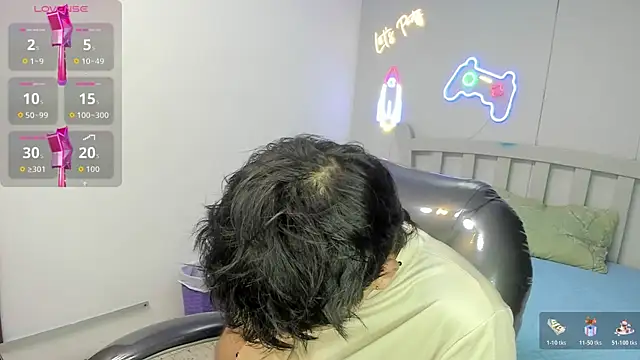 StiwenTwink online show from December 18, 7:29 pm