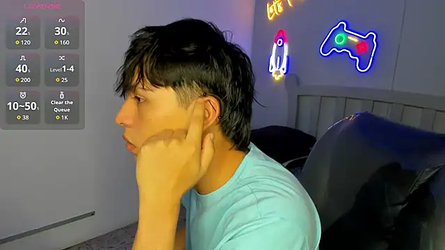 Snapshot of StiwenTwink chatting on October 23, 1:54 pm StiwenTwink online show from October 23, 1:54 pm