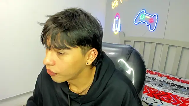 Snapshot of StiwenTwink chatting on October 24, 1:21 pm StiwenTwink online show from October 24, 1:21 pm