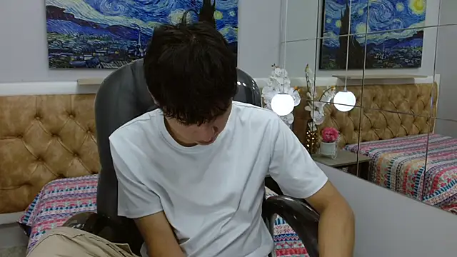 Snapshot of StiwenTwink chatting on December 4, 3:33 pm StiwenTwink online show from December 4, 3:33 pm