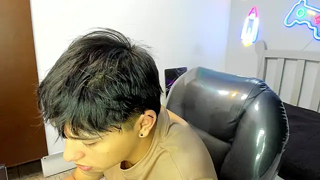 Snapshot of StiwenTwink chatting on November 17, 4:11 pm StiwenTwink online show from November 17, 4:11 pm