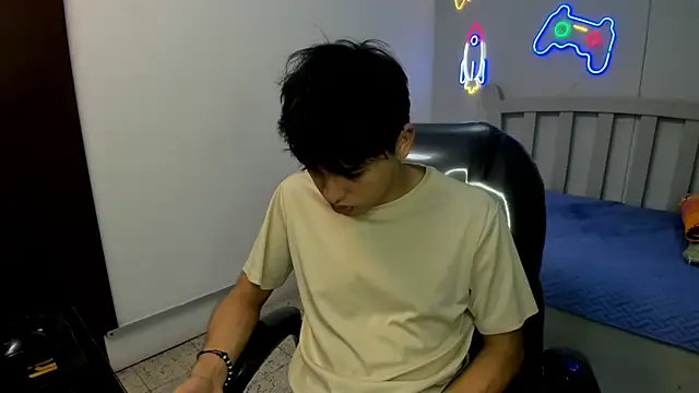 Snapshot of StiwenTwink chatting on November 26, 12:49 pm StiwenTwink online show from November 26, 12:49 pm