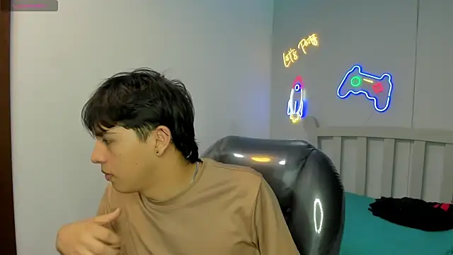 Snapshot of StiwenTwink chatting on November 5, 4:10 pm StiwenTwink online show from November 5, 4:10 pm