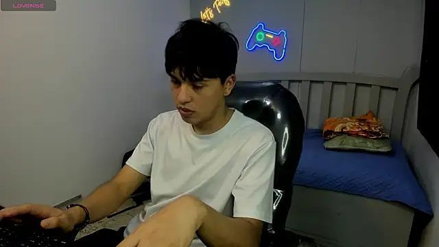 Snapshot of StiwenTwink chatting on November 25, 3:01 pm StiwenTwink online show from November 25, 3:01 pm