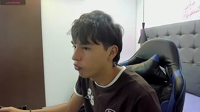 StiwenTwink online show from March 25, 1:32 pm
