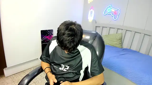 Snapshot of StiwenTwink chatting on November 21, 4:06 pm StiwenTwink online show from November 21, 4:06 pm