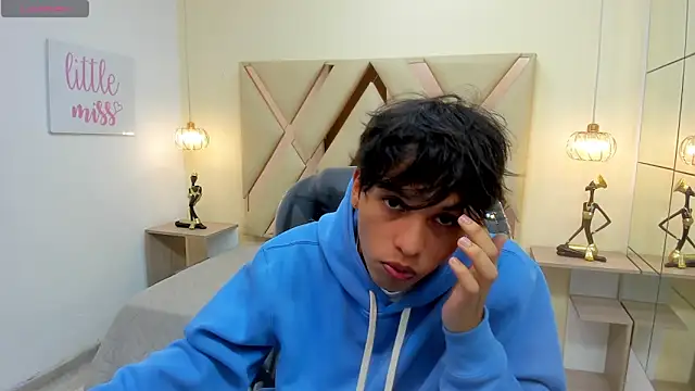 StiwenTwink online show from February 11, 1:00 pm