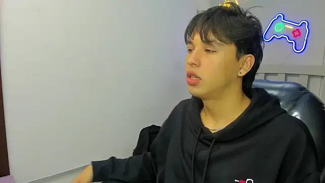 Snapshot of StiwenTwink chatting on October 3, 1:01 pm StiwenTwink online show from October 3, 1:01 pm