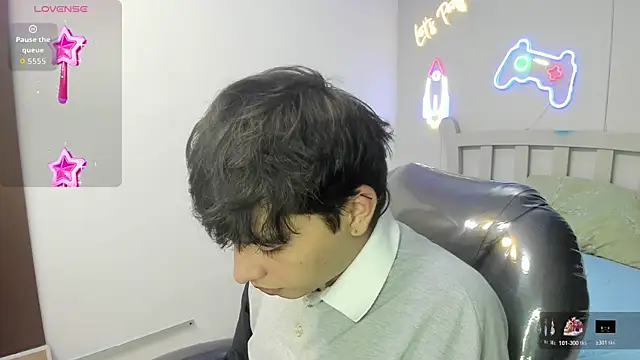 StiwenTwink online show from December 17, 7:30 pm