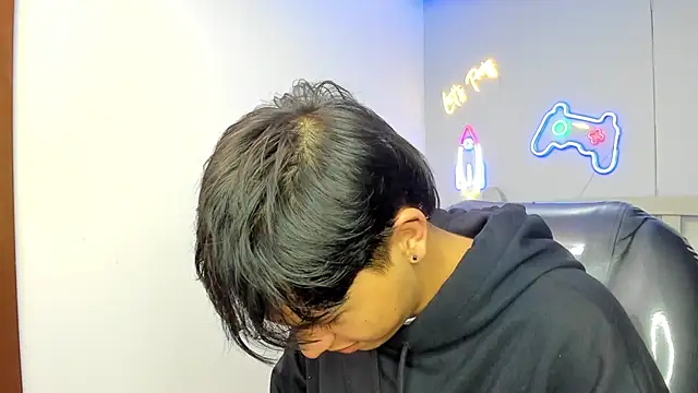 Snapshot of StiwenTwink chatting on October 27, 2:29 pm StiwenTwink online show from October 27, 2:29 pm