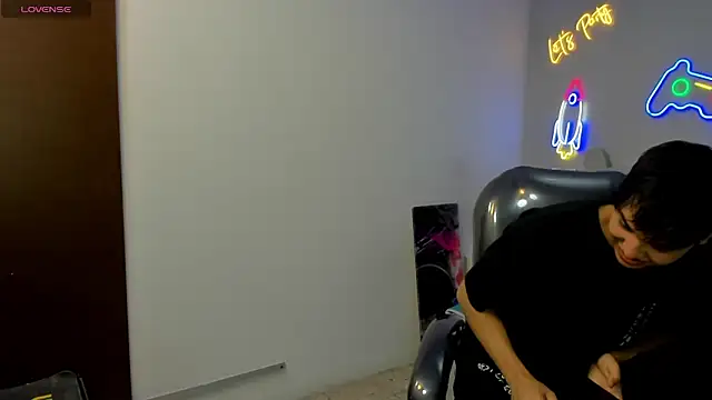 Snapshot of StiwenTwink chatting on November 8, 2:20 pm StiwenTwink online show from November 8, 2:20 pm