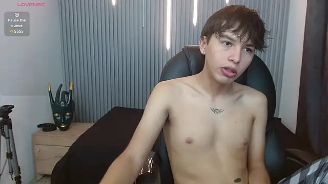StiwenTwink online show from April 12, 2:42 pm