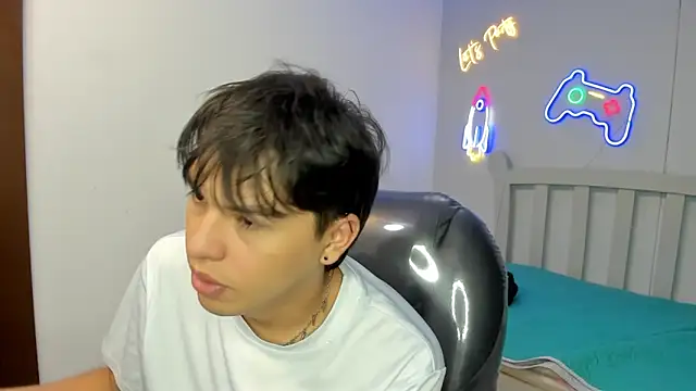 Snapshot of StiwenTwink chatting on November 4, 12:42 pm StiwenTwink online show from November 4, 12:42 pm