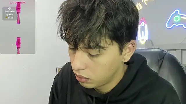 Snapshot of StiwenTwink chatting on December 14, 1:06 pm StiwenTwink online show from December 14, 1:06 pm