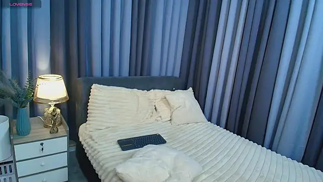 Kaydee Callix online show from October 8, 1:34 pm