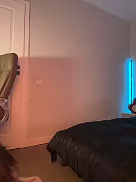 Niinarosee online show from April 3, 6:47 pm