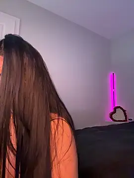 Niinarosee online show from March 29, 5:25 pm