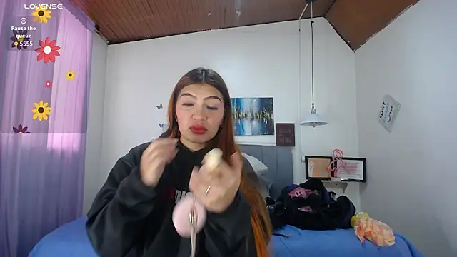 Antonella  b online show from November 17, 1:15 pm