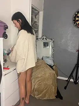 LolaReaX online show from February 7, 9:06 am