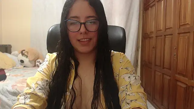 Snapshot of Venus_cat_ chatting on May 24, 9:15 pm Venus cat online show from May 24, 9:15 pm