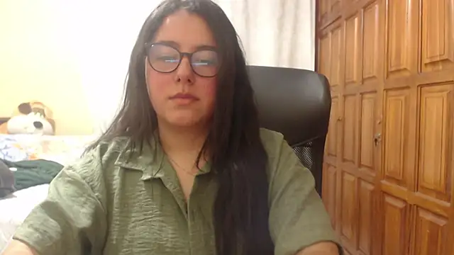 Snapshot of Venus_cat_ chatting on April 9, 4:03 am Venus cat online show from April 9, 4:03 am