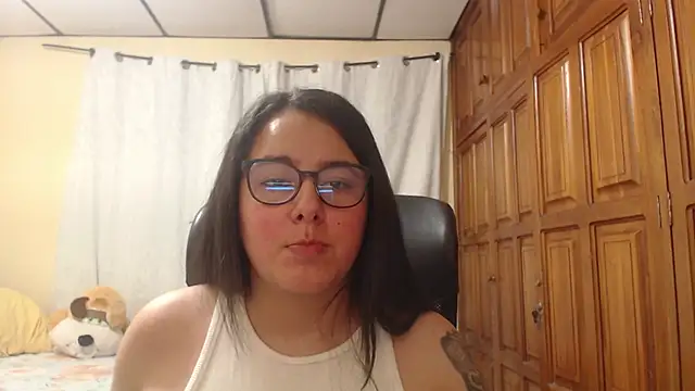Snapshot of Venus_cat_ chatting on May 17, 2:22 am Venus cat online show from May 17, 2:22 am