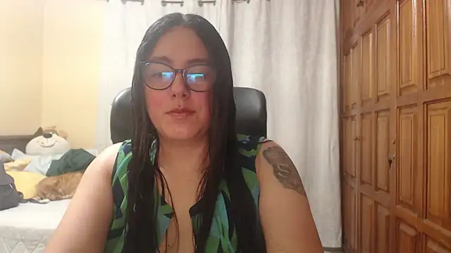 Snapshot of Venus_cat_ chatting on May 1, 11:32 pm Venus cat online show from May 1, 11:32 pm