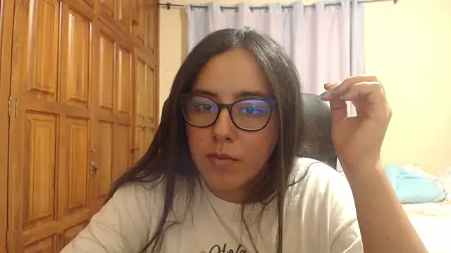 Venus cat  online show from December 5, 1:05 am