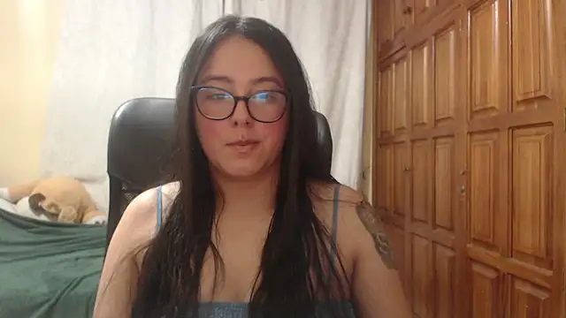 Snapshot of Venus_cat_ chatting on May 25, 10:52 pm Venus cat online show from May 25, 10:52 pm