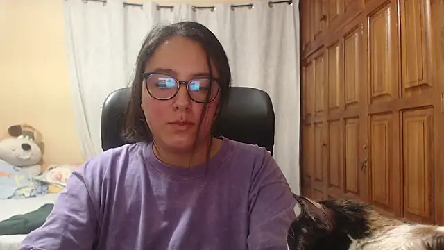 Snapshot of Venus_cat_ chatting on April 8, 2:24 am Venus cat online show from April 8, 2:24 am