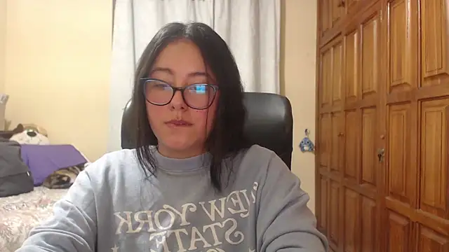 Snapshot of Venus_cat_ chatting on March 15, 2:51 am Venus cat online show from March 15, 2:51 am