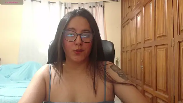 Venus cat  online show from June 25, 6:46 pm