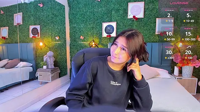 Rubyvixxen  online show from October 21, 3:50 am
