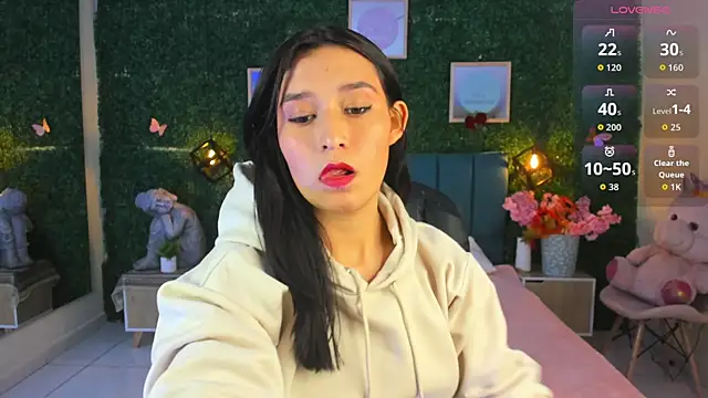 Rubyvixxen  online show from October 22, 3:17 am