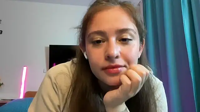 Snapshot of erikaa_miuu chatting on October 13, 5:14 pm erikaa miuu online show from October 13, 5:14 pm