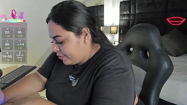 MayaCurvy online show from January 8, 3:01 am