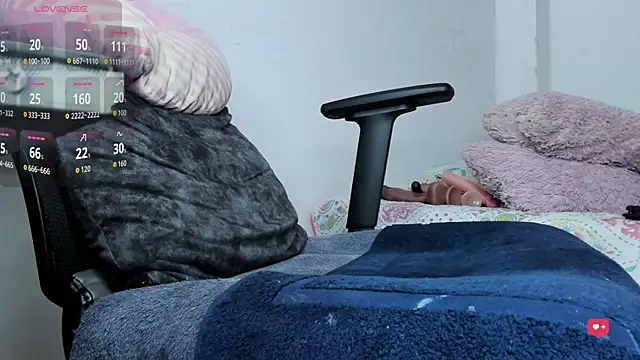 Snapshot of sweet_charm_ chatting on November 4, 8:45 pm sweet charm online show from November 4, 8:45 pm