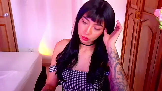 Snapshot of emma_web_ chatting on November 12, 3:38 pm emma web online show from November 12, 3:38 pm