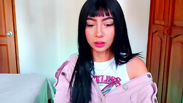 Snapshot of emma_web_ chatting on November 1, 4:23 pm emma web online show from November 1, 4:23 pm