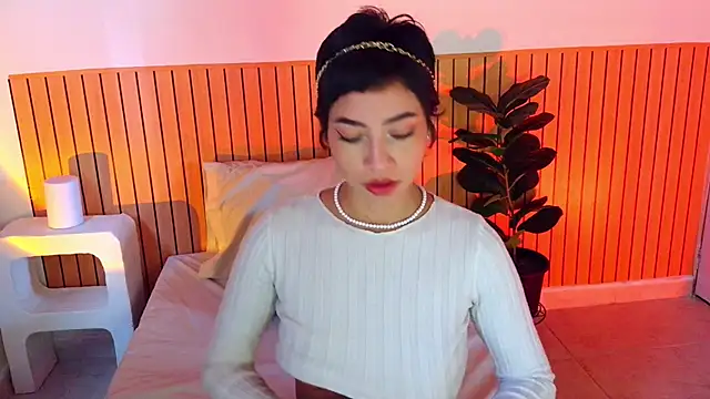 Snapshot of emma_web_ chatting on June 19, 3:07 pm emma web online show from June 19, 3:07 pm
