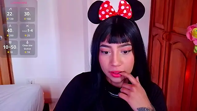 Snapshot of emma_web_ chatting on November 11, 3:07 pm emma web online show from November 11, 3:07 pm