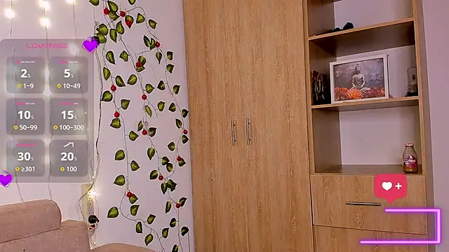 Snapshot of AdairaWealth chatting on December 5, 7:23 pm AdairaWealth online show from December 5, 7:23 pm